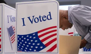 'Bóng ma' bạo lực từ thời Trump ám ảnh quan chức bầu cử Mỹ